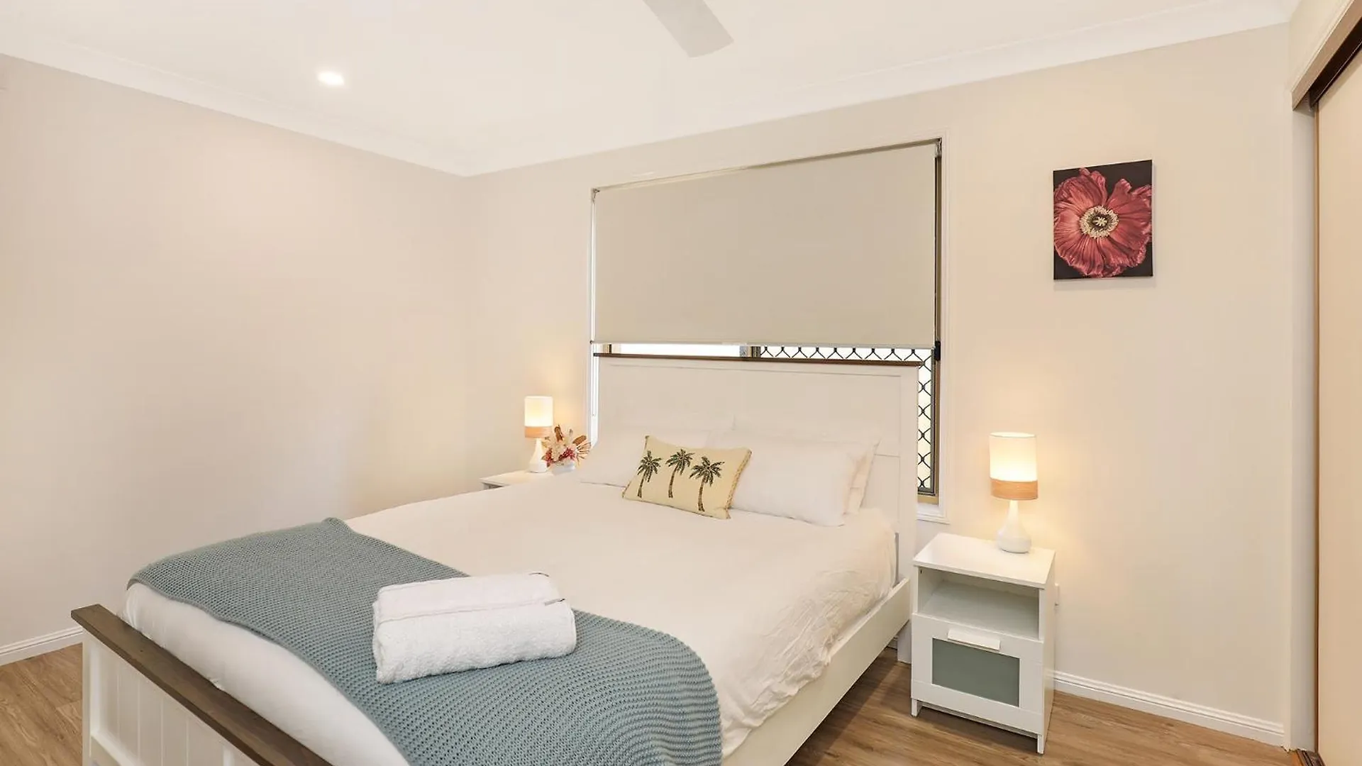 Semesterbostad Spacious Waterfront Home With Pontoon, Pool, Bbq Kawana Waters Australien
